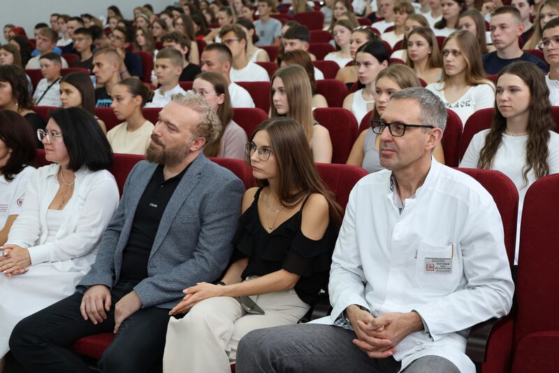 Файл:Викладачі кафедри свято білого халата.jpg