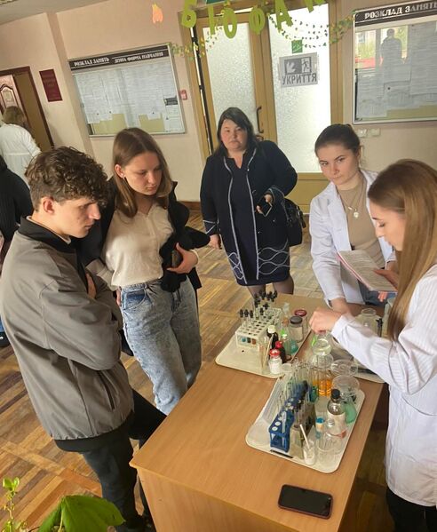 Файл:Профорієнтаційної роботи серед учасників ювілейного 20-го обласного Турніру юних біологівллл.jpg