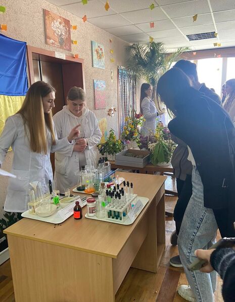 Файл:Профорієнтаційної роботи серед учасників ювілейного 20-го обласного Турніру юних біологів.є.jpg